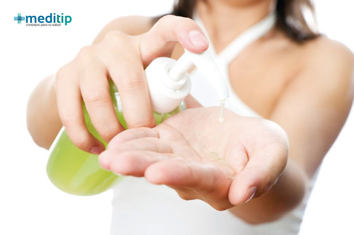 Ventajas de los productos de limpieza concentrados: botellas con dispensador, jabón líquido para manos